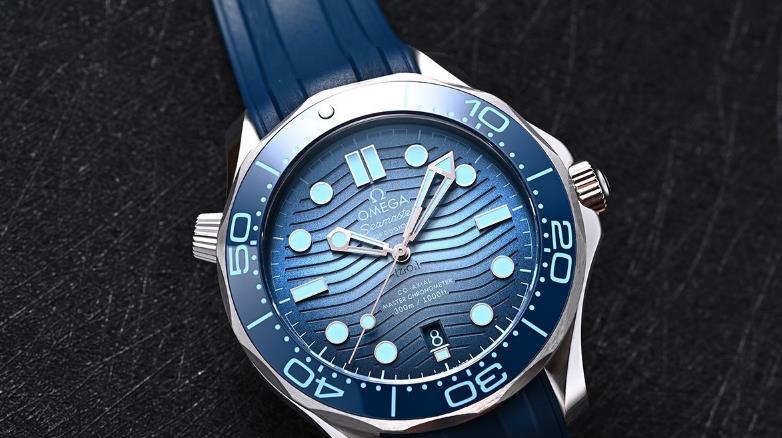 歐米茄Summer Blue潛水腕表,腕上的水下世界(圖) 歐米茄Summer Blue潛水腕表,腕上的水下世界(圖)