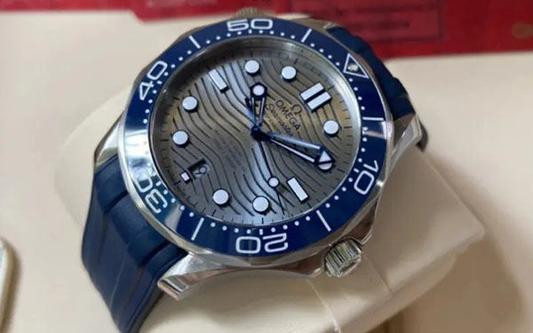 歐米茄手表表盤生銹處理方法盤點(diǎn)（科學(xué)保養(yǎng)與修復(fù)技巧）（圖）