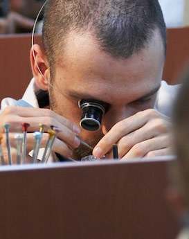 安尼塔·阿普里爾-北京歐米茄維修服務中心制表師