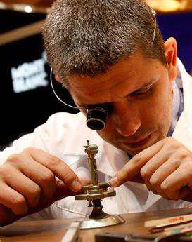 華特·沃爾頓-廣州歐米茄維修服務中心制表師