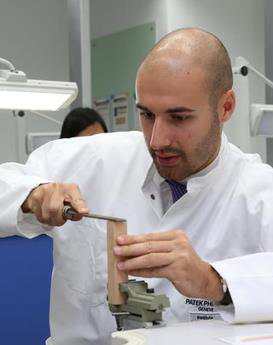 勞里·鮑威爾-南京歐米茄維修服務中心制表師