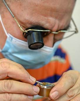 伊?！ね柹?南昌歐米茄維修服務中心制表師